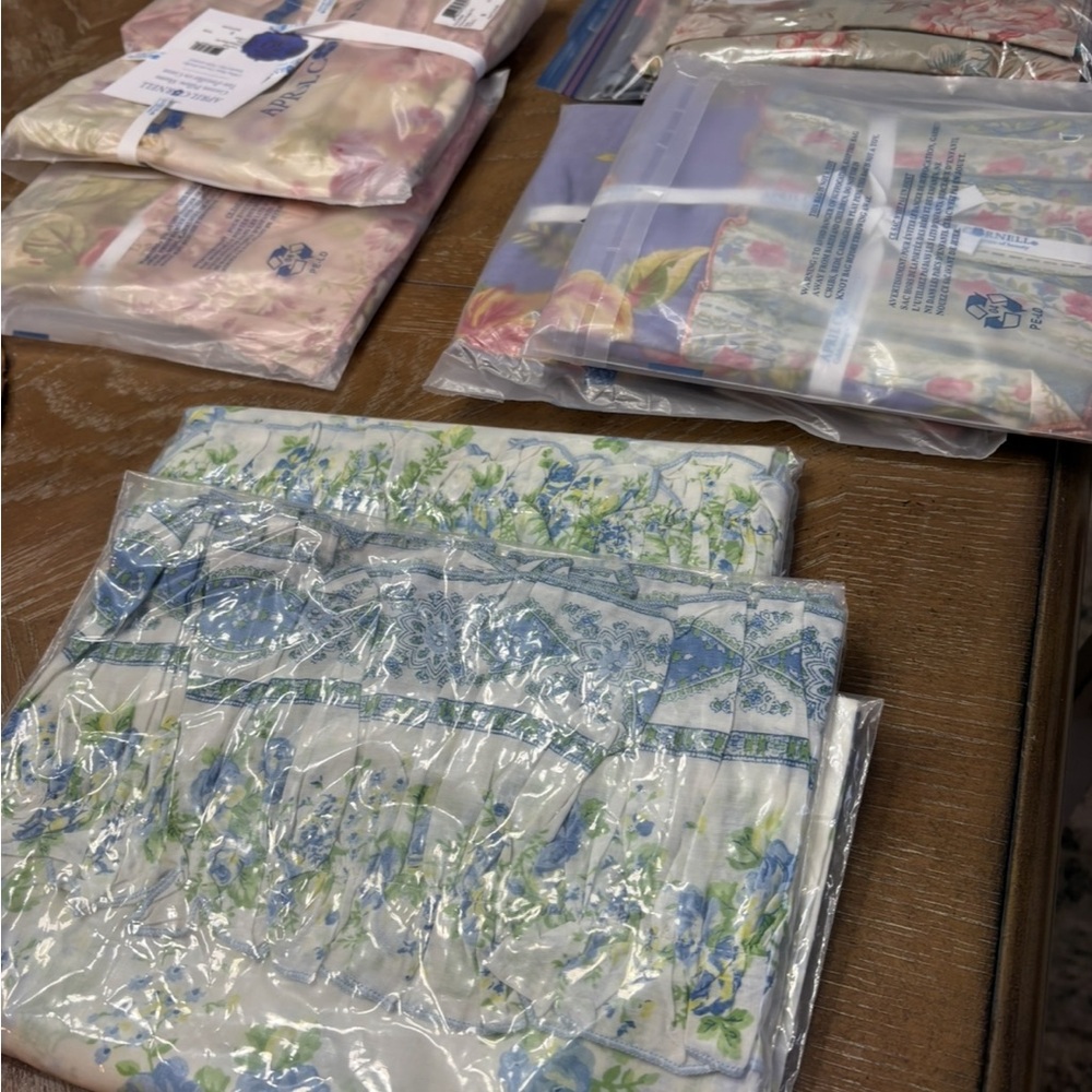 April Cornell NEW Two (2) Floral Blue and Green Ruffled Pillowcases - Picture 4 of 5